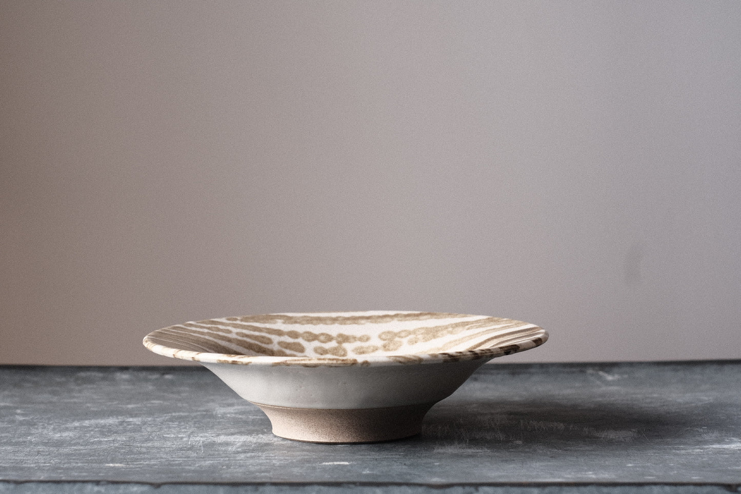 Off-white Trailed Shallow Bowl